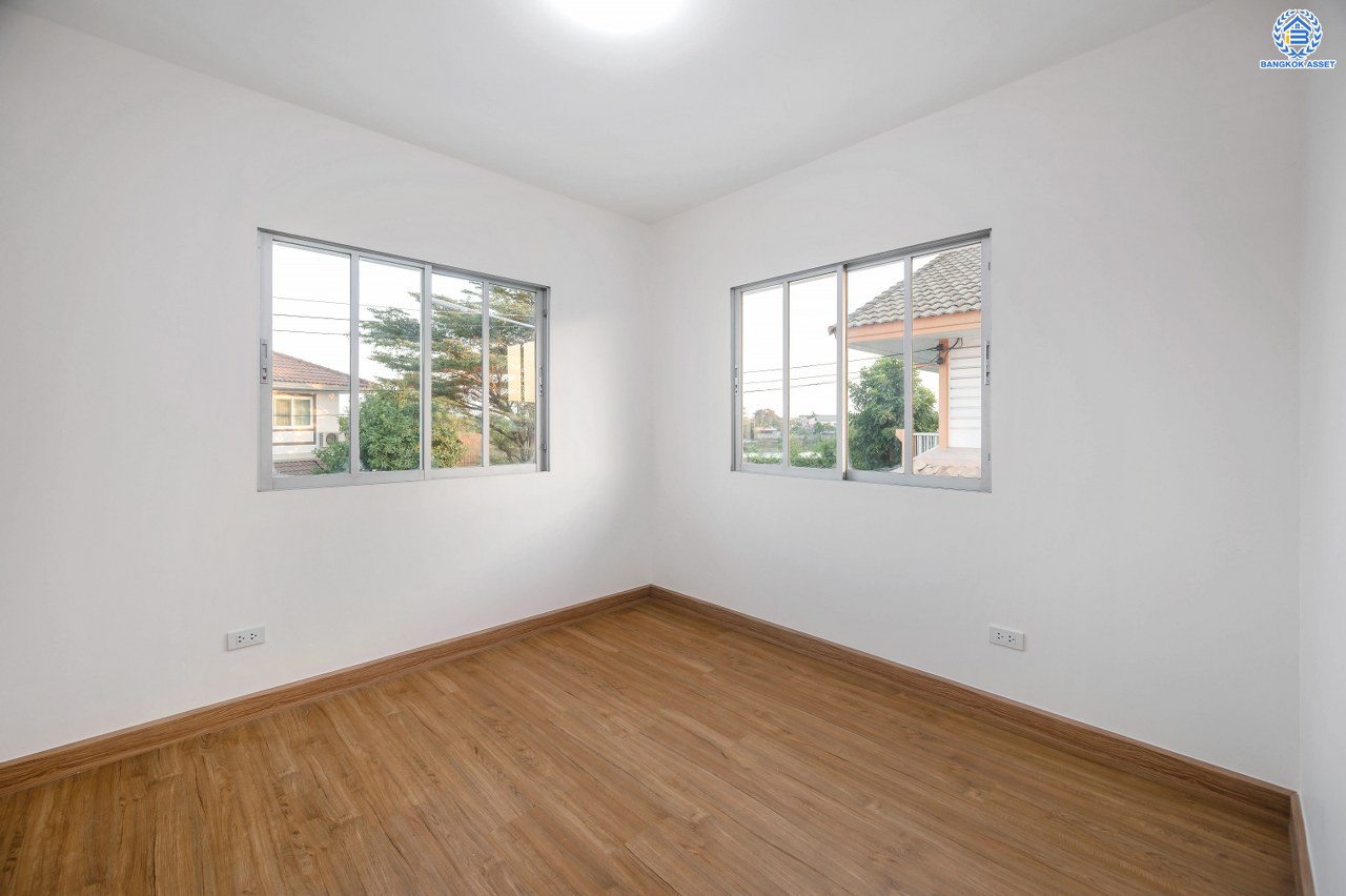 บ้านมือสองตกแต่งใหม่ โครงการ พฤกษ์ลดา พุทธสาคร หลังมุม เนื้อที่ 64 ตร.ว. ฟังก์ชัน 3 ห้องนอน 2 ห้องน้ำ 2 ที่จอดรถ สภาพแวดล้อมโครงการร่มรื่น บนทำเลเดินทางสะดวก ติดถนนพุทธสาคร เชื่อมต่อถนนเพชรเกษม ถนนพุทธมณฑลสาย4 ถนนบรมราชชนนี ใกล้รถไฟฟ้าสายสีน้ำเงิน "สถานีหลักสอง"